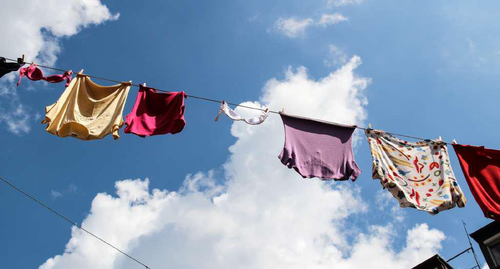 Uptight Neighbor Hilariously Reacts to Homeowner’s Clothesline Hanging ...